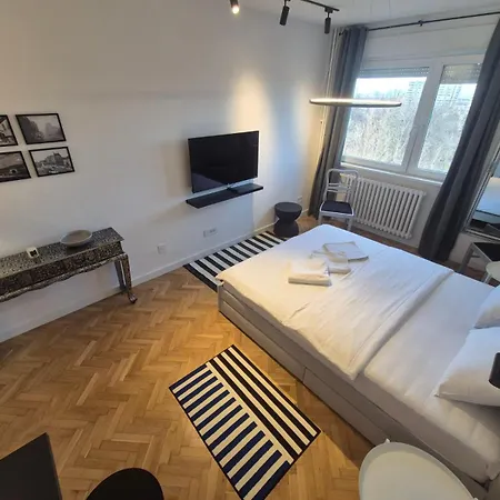 Tasmajdan Park アパート ベオグラード